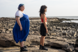 Muchachas de verano en días de marzo