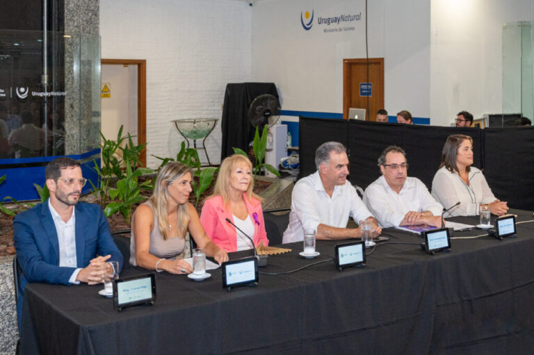 Pablo Menoni firmó como nuevo Ministro de Turismo del Uruguay