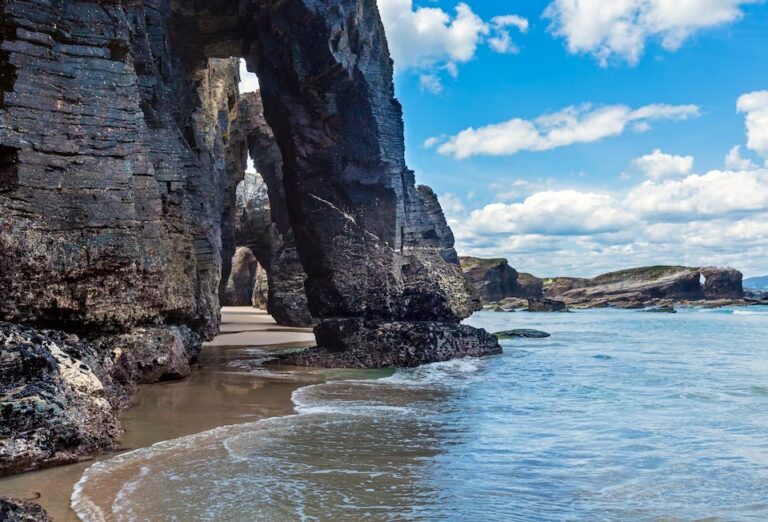 Civitatis nos propone  playas de Galicia para disfrutar este verano 2026